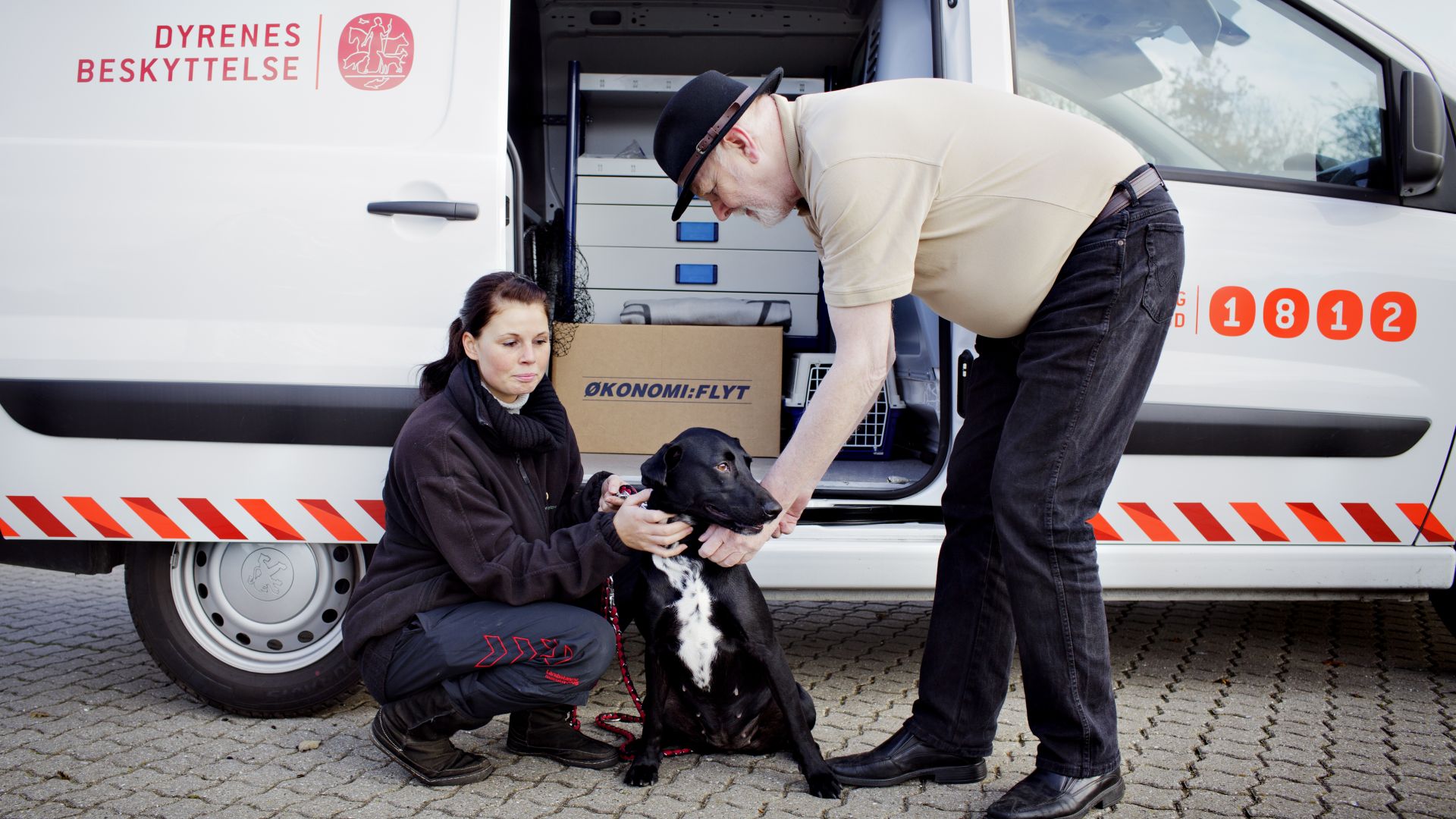 dyreambulancen med redder og hund 