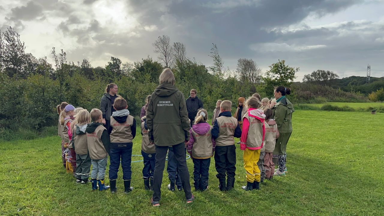 Gruppe af frivillige og børn - Dyre- og naturskolen